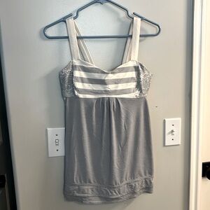 Lululemon women’s 2-in-1 tank size 8